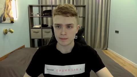 Snapshot of dan_leeroy chatting on February 5, 2025, 2:08 am Dany online show from February 5, 2025, 2:08 am