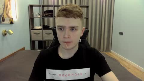 Snapshot of dan_leeroy chatting on February 5, 2025, 8:57 pm Dany online show from February 5, 2025, 8:57 pm