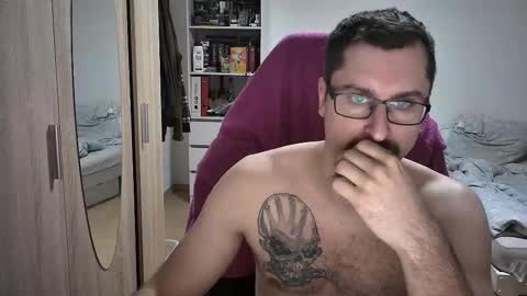 King Dan online show from October 26, 2025, 7:42 pm