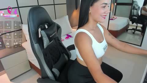 Snapshot of dana_daree chatting on October 18, 2025, 2:14 am D A N A online show from October 18, 2025, 2:14 am