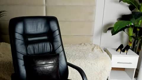 Snapshot of dana_dom chatting on October 26, 2025, 2:01 pm Dana Dom online show from October 26, 2025, 2:01 pm