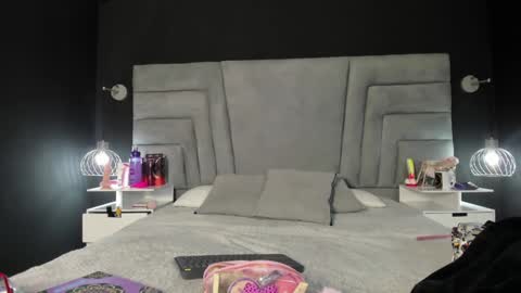    online show from December 7, 2024, 6:48 pm