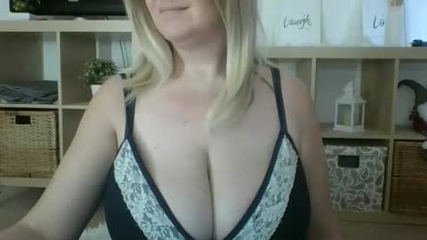 DanaHotMILF online show from February 13, 2025, 10:55 am