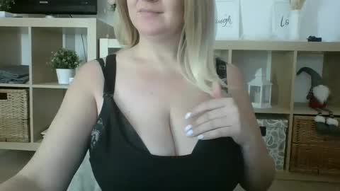 DanaHotMILF online show from February 18, 2025, 8:05 am