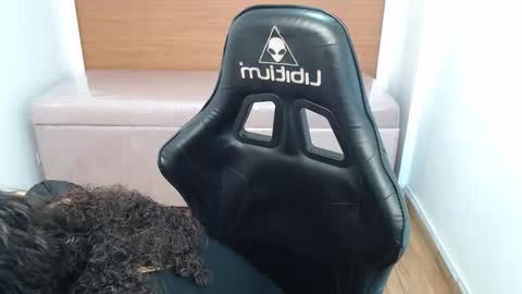 Danatella  online show from November 5, 2025, 1:55 pm