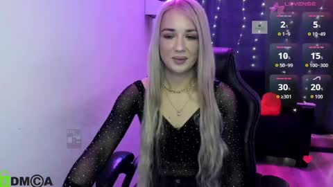 dances_queen online show from April 27, 2026, 7:17 am