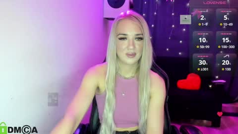 dances_queen online show from April 28, 2026, 7:02 am