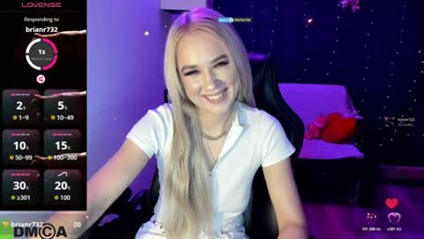 dances_queen online show from July 16, 2026, 7:03 am