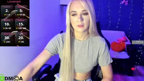 dances_queen online show from July 22, 2026, 7:11 am
