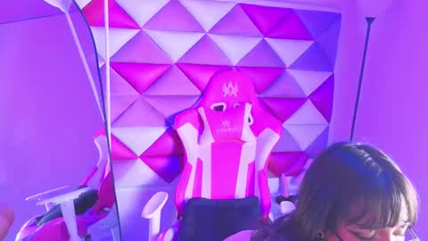 Snapshot of dani_dream chatting on October 22, 2025, 6:18 pm dani_dream online show from October 22, 2025, 6:18 pm