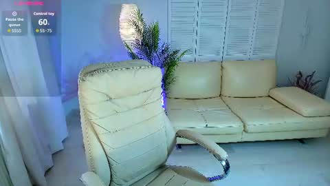 dani_kittys online show from June 15, 2026, 8:38 am