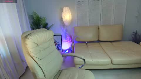dani_kittys online show from June 25, 2026, 8:52 am