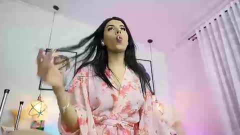 Snapshot of dani_parkerr chatting on September 23, 2025, 3:59 pm   online show from September 23, 2025, 3:59 pm