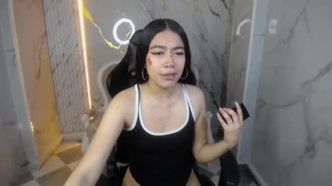 dania_b_ online show from October 4, 2025, 3:26 am