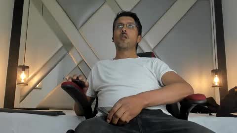 danidick_vc online show from February 4, 2026, 12:00 pm