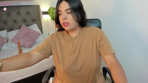 D A N I online show from November 19, 2025, 2:11 am