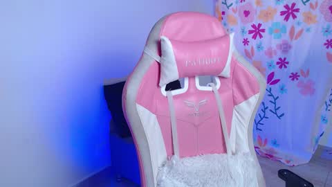 Snapshot of daniela_cute22 chatting on February 25, 2026, 8:40 pm DANIELA online show from February 25, 2026, 8:40 pm