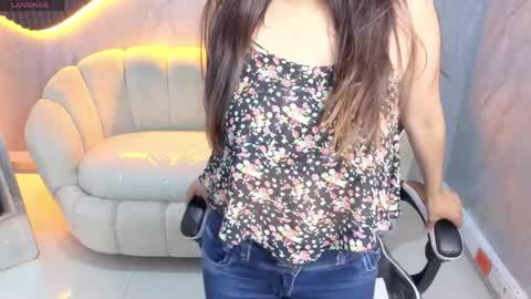 Live 1430- 2100 COLOMBIAN HOUR online show from April 18, 2026, 8:09 pm