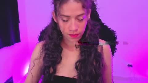 daniela_rivasthl online show from April 25, 2026, 3:42 am