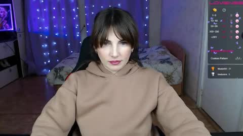 Daniela Cooper online show from November 17, 2025, 5:41 pm