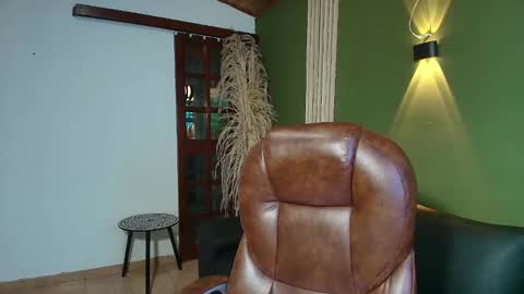 Snapshot of danielamonroe chatting on October 20, 2025, 8:42 pm danielamonroe online show from October 20, 2025, 8:42 pm