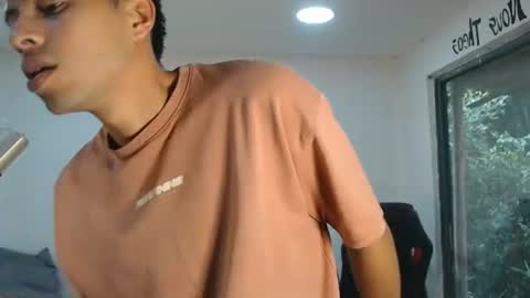 Snapshot of danielitopapii chatting on October 20, 2025, 6:52 pm danielitopapii online show from October 20, 2025, 6:52 pm