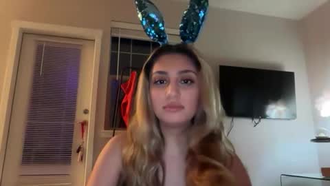Snapshot of daniellarae1 chatting on April 6, 2026, 6:47 am daniellarae1 online show from April 6, 2026, 6:47 am