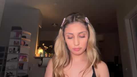 Snapshot of daniellarae1 chatting on April 9, 2026, 6:19 am daniellarae1 online show from April 9, 2026, 6:19 am