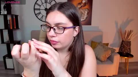 Daniella online show from December 5, 2024, 2:55 pm
