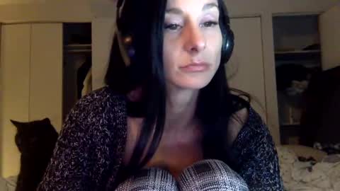Snapshot of daniellbisous chatting on November 23, 2025, 7:30 am daniellbisous online show from November 23, 2025, 7:30 am