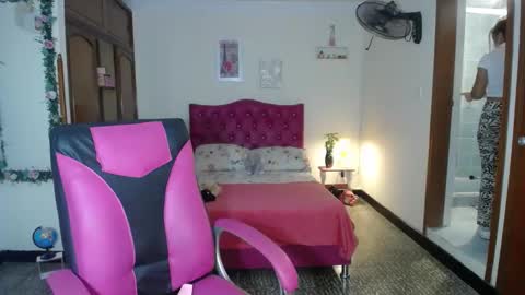 Angie online show from December 1, 2024, 8:42 pm