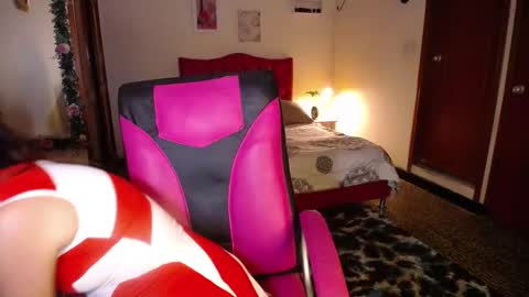 Snapshot of danielle_rose_ chatting on September 14, 2025, 4:39 pm Angie online show from September 14, 2025, 4:39 pm