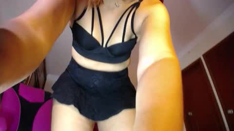 Snapshot of danielle_rose_ chatting on September 21, 2025, 5:14 pm Angie online show from September 21, 2025, 5:14 pm