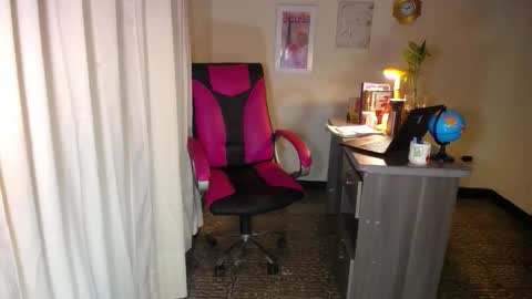 Angie online show from March 9, 2026, 6:34 pm