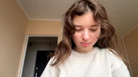 Mia online show from November 3, 2025, 7:20 am