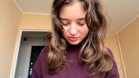 Mia online show from November 4, 2025, 7:29 am