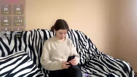 Mia online show from November 30, 2025, 7:23 am