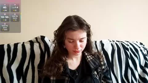 Mia online show from December 17, 2025, 8:42 am