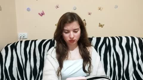 Mia online show from April 29, 2026, 5:30 pm