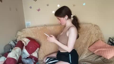 Mia online show from May 11, 2026, 4:04 pm
