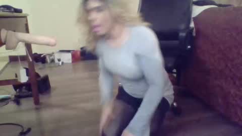 Snapshot of daniellledancing chatting on November 16, 2025, 9:09 pm KinkyKimberly online show from November 16, 2025, 9:09 pm