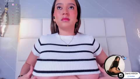 Snapshot of danii_hill chatting on September 12, 2025, 4:01 am Danii  online show from September 12, 2025, 4:01 am