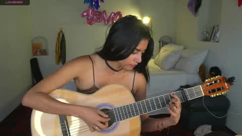 Snapshot of daniisla chatting on October 15, 2025, 9:48 pm danalle .. online show from October 15, 2025, 9:48 pm