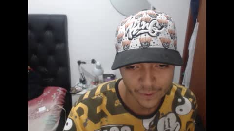 Snapshot of danivoyeur21 chatting on December 4, 2025, 10:18 pm daniel segura online show from December 4, 2025, 10:18 pm