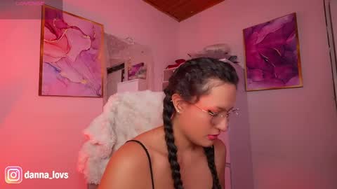 Danna Lovs online show from May 5, 2026, 12:13 pm