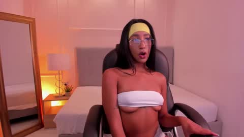 danna_palmeth online show from October 23, 2025, 8:40 pm