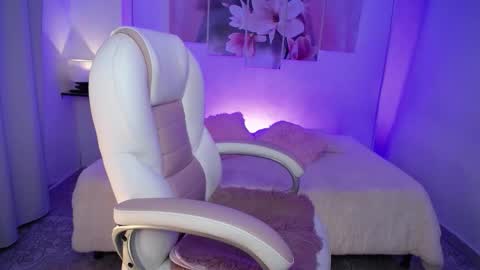 Danna online show from November 12, 2025, 11:47 pm