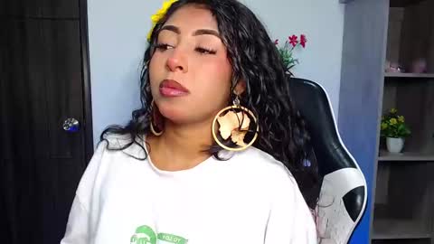 Snapshot of danna_schmidt23 chatting on October 1, 2025, 9:59 am Danna online show from October 1, 2025, 9:59 am