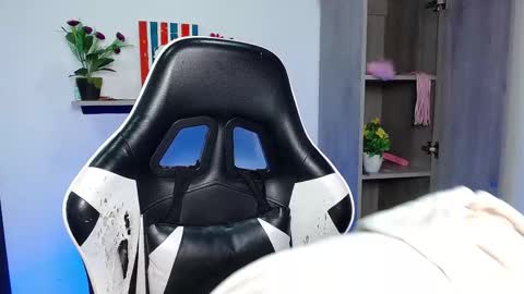 Snapshot of danna_schmidt23 chatting on October 29, 2025, 9:00 am Danna online show from October 29, 2025, 9:00 am