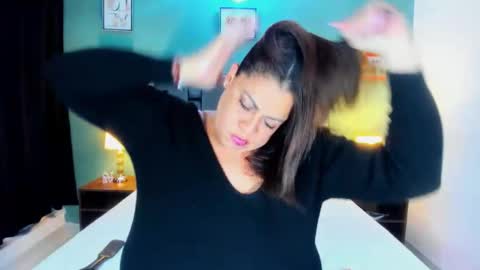 Hilary online show from November 17, 2025, 12:49 am